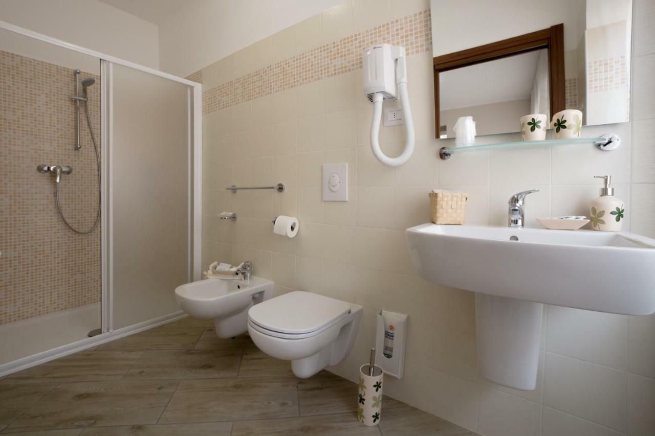 I Colli Del Garda Hotel Лонато Екстериор снимка
